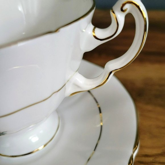 Vintage Royal Adderley Arms of Canada Teacup & Saucer Gold Trim Canadian Crest - Picture 5 of 9